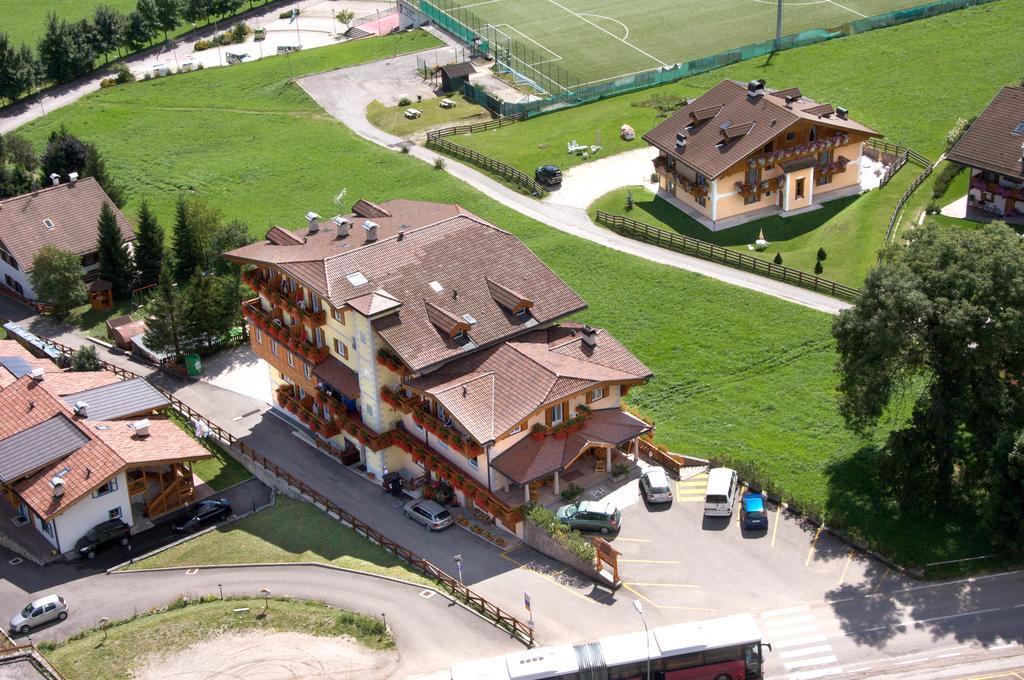 Al Piccolo Hotel Vigo di Fassa Exterior foto